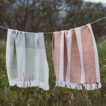 Load image into Gallery viewer, Chingaza Olive Green Ombre Throw