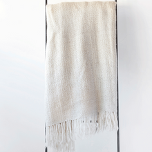Load image into Gallery viewer, Otono Jazmin Blanca Throw