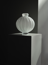 Load image into Gallery viewer, Balloon Vase 01 Opal White

