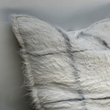 Load image into Gallery viewer, Llama Damero Pillow
