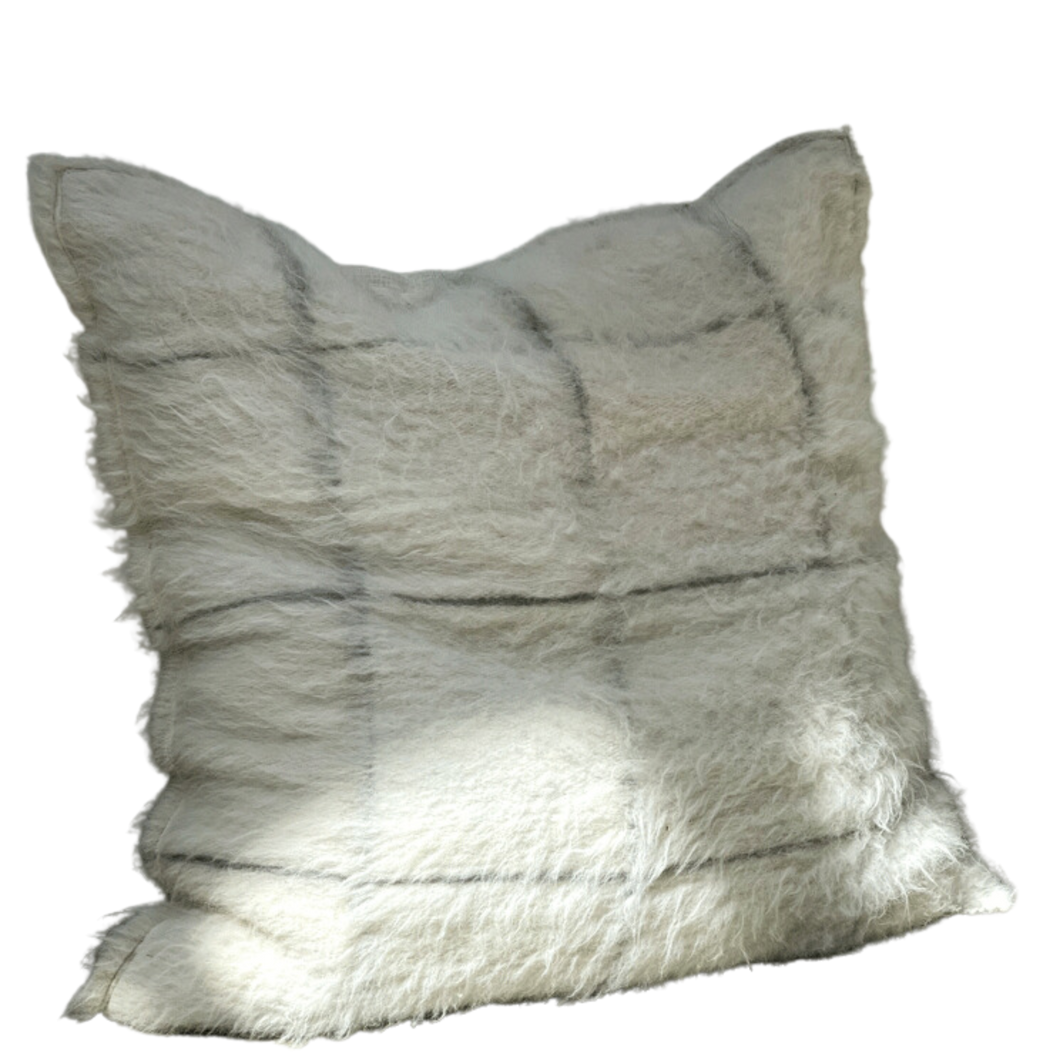 Llama Damero Pillow
